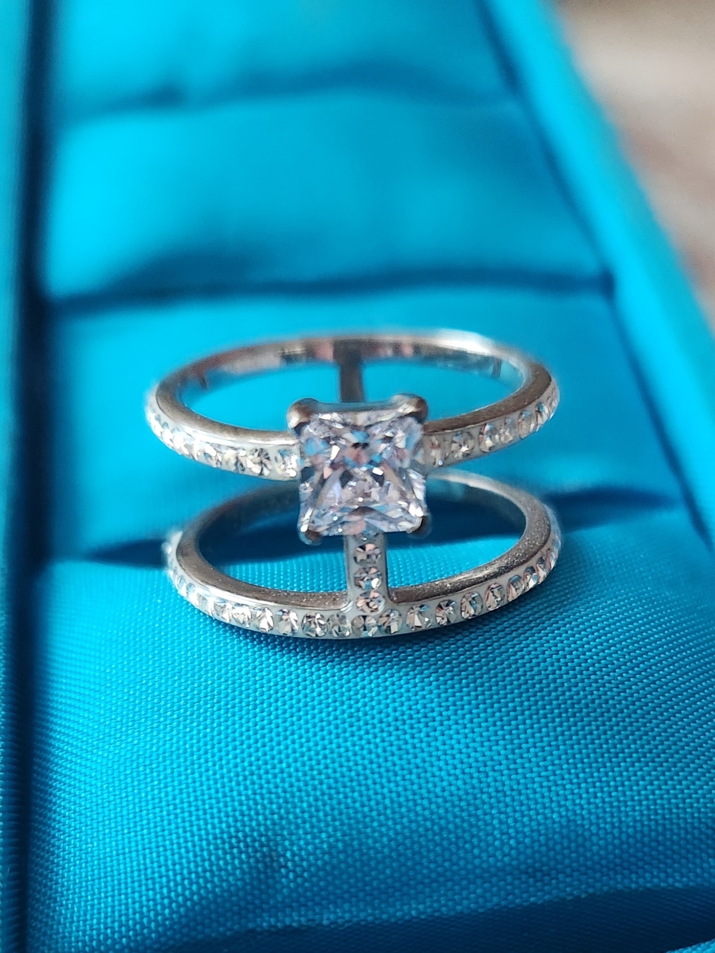 Tocara Silver-Tone Double Band Diami Diamonds Ring Beautiful Shine 45$
